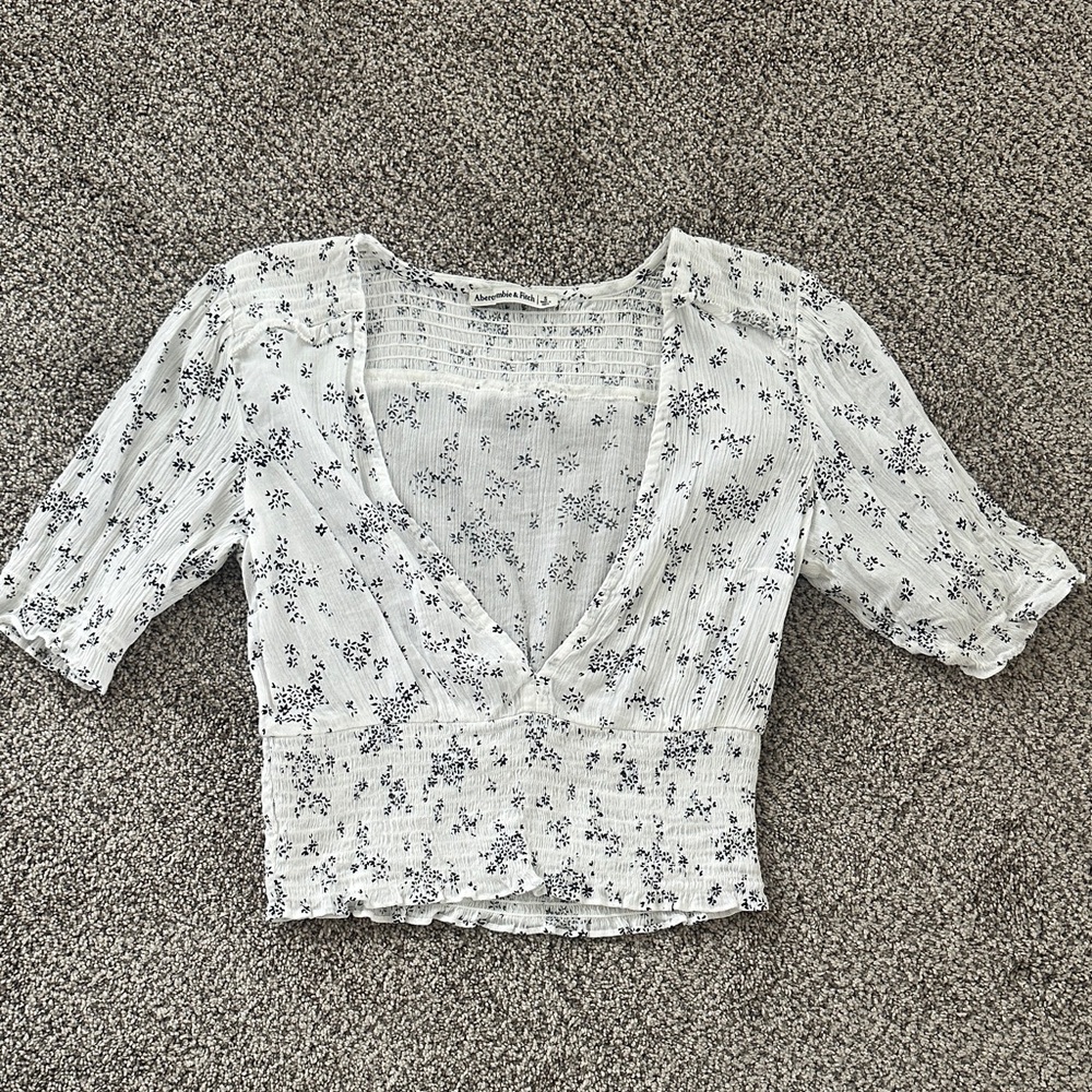 Abercrombie & Fitch White and Black Patterned Blouse